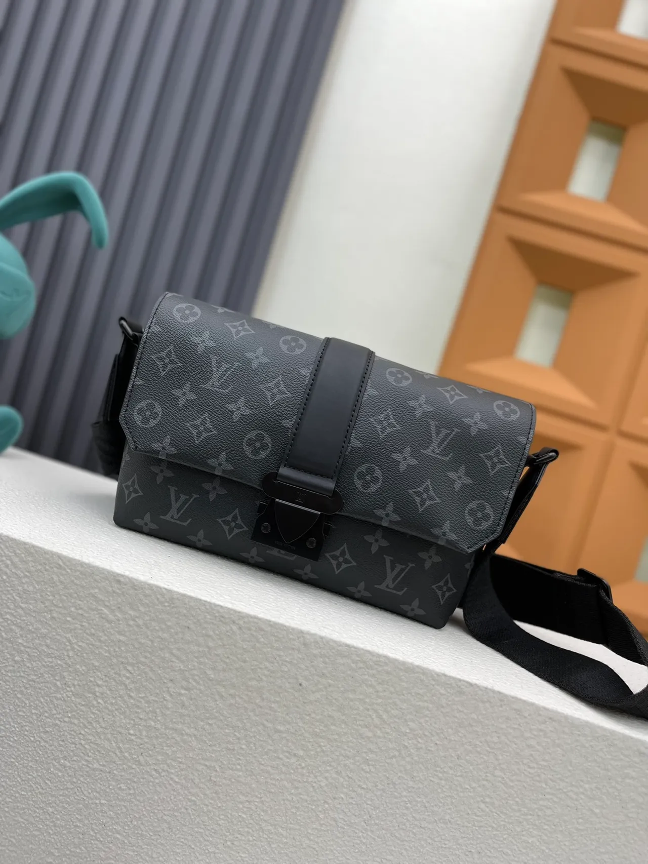 Louis Vuitton Pochette Metis Black Gray Monogram-Coated Canvas Structured Rectangular Messenger Bag 7