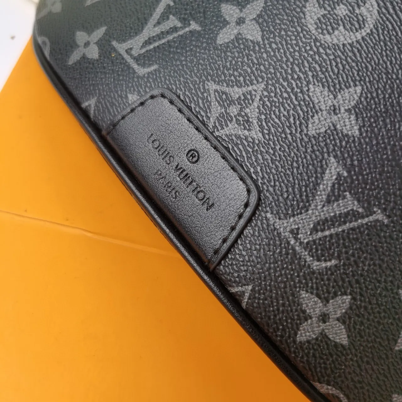 Louis Vuitton Pochette Metis Preto Cinza Lona Monogramada Recoberta Impressão Tonal Bolsa Cinturão de Moda 5