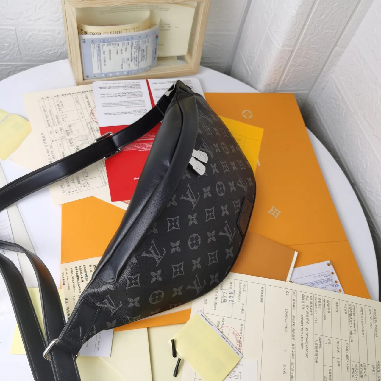 Louis Vuitton Pochette Metis Preto Cinza Lona Monogramada Recoberta Impressão Tonal Bolsa Cinturão de Moda 7