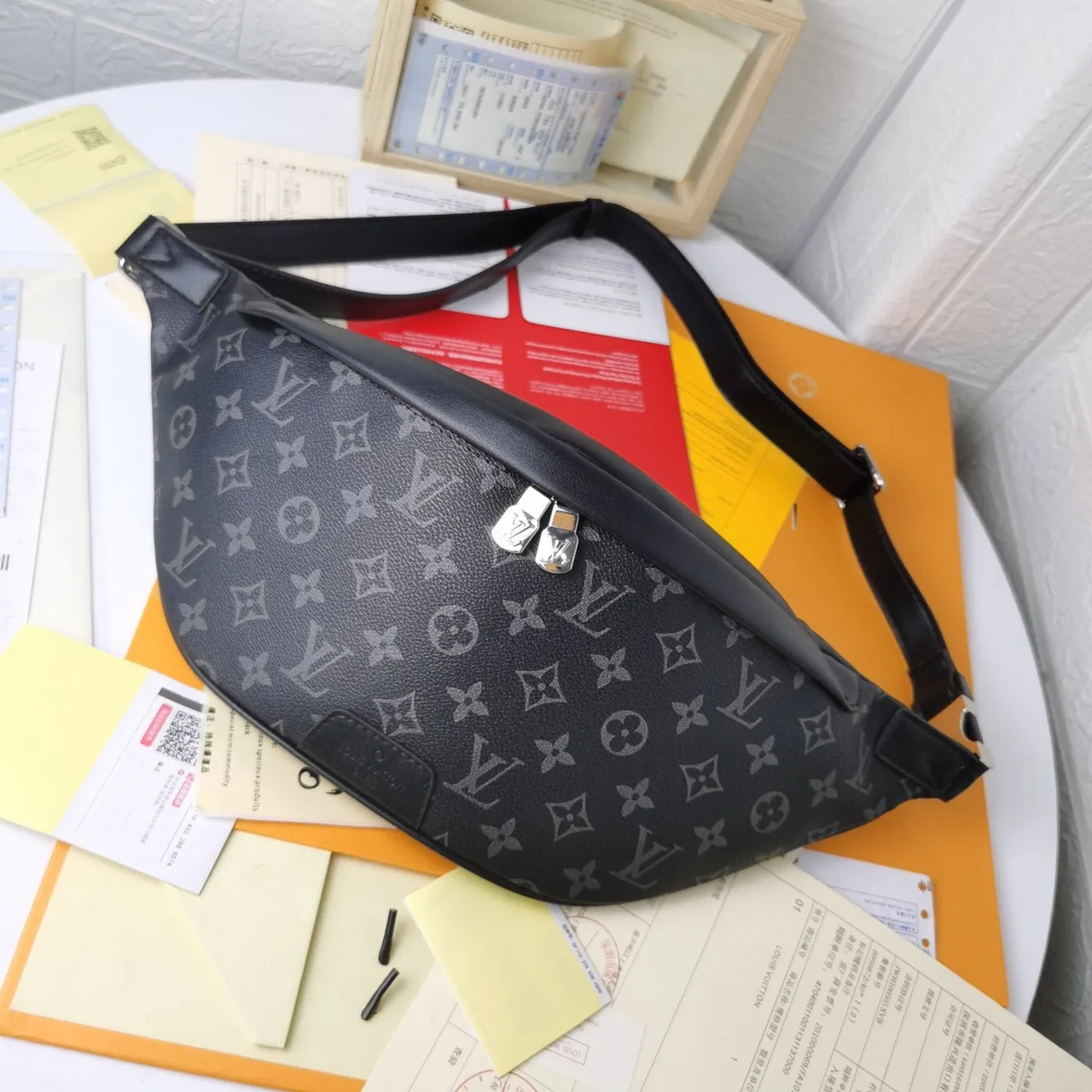 Louis Vuitton Pochette Metis Preto Cinza Lona Monogramada Recoberta Impressão Tonal Bolsa Cinturão de Moda 9