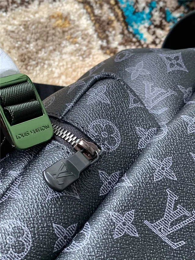 Louis Vuitton Run Away Noir Gris Toile imprimée monogramme Cordon cinch Détail Sac à dos casual 6
