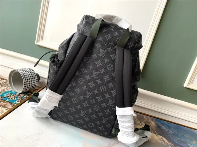 Louis Vuitton Run Away Noir Gris Toile imprimée monogramme Cordon cinch Détail Sac à dos casual 7
