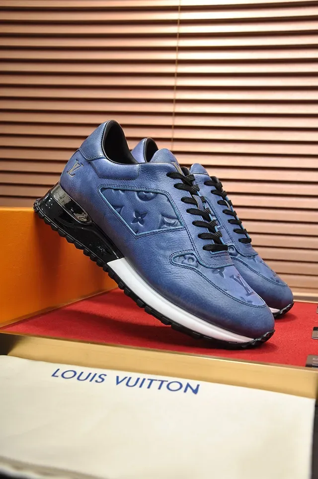 Louis Vuitton Run Away Chaussures lifestyle bleues avec monogramme embossé 8