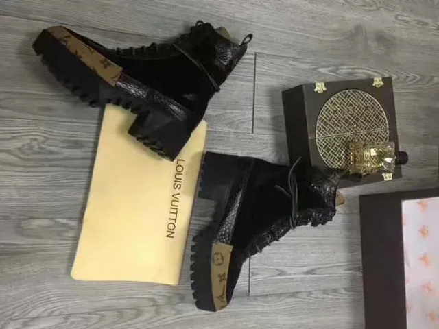 Louis Vuitton Run Away Monogram রাবার টো প্ল্যাটফর্ম এনকেল বুট 4