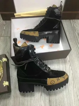 Louis Vuitton Run Away Monogram রাবার টো প্ল্যাটফর্ম এনকেল বুট 8
