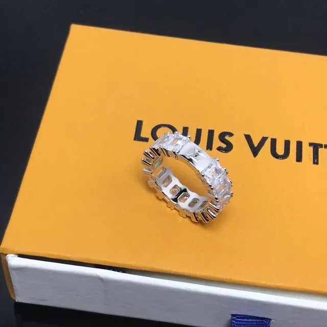 Louis Vuitton Plata Transparente Grabado Monograma LV Baguette y Princess-Cut Piedras Anillo 4