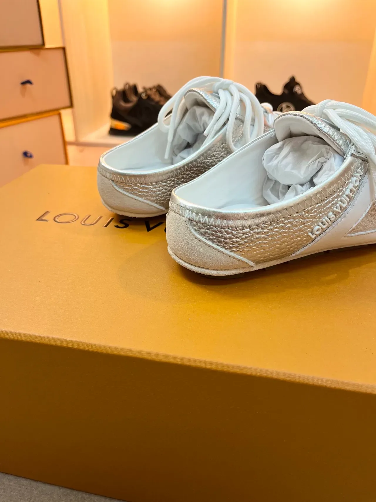 Louis Vuitton Sneakers Mule Argent Blanc Cuir Métallique Talon Ouvert 2