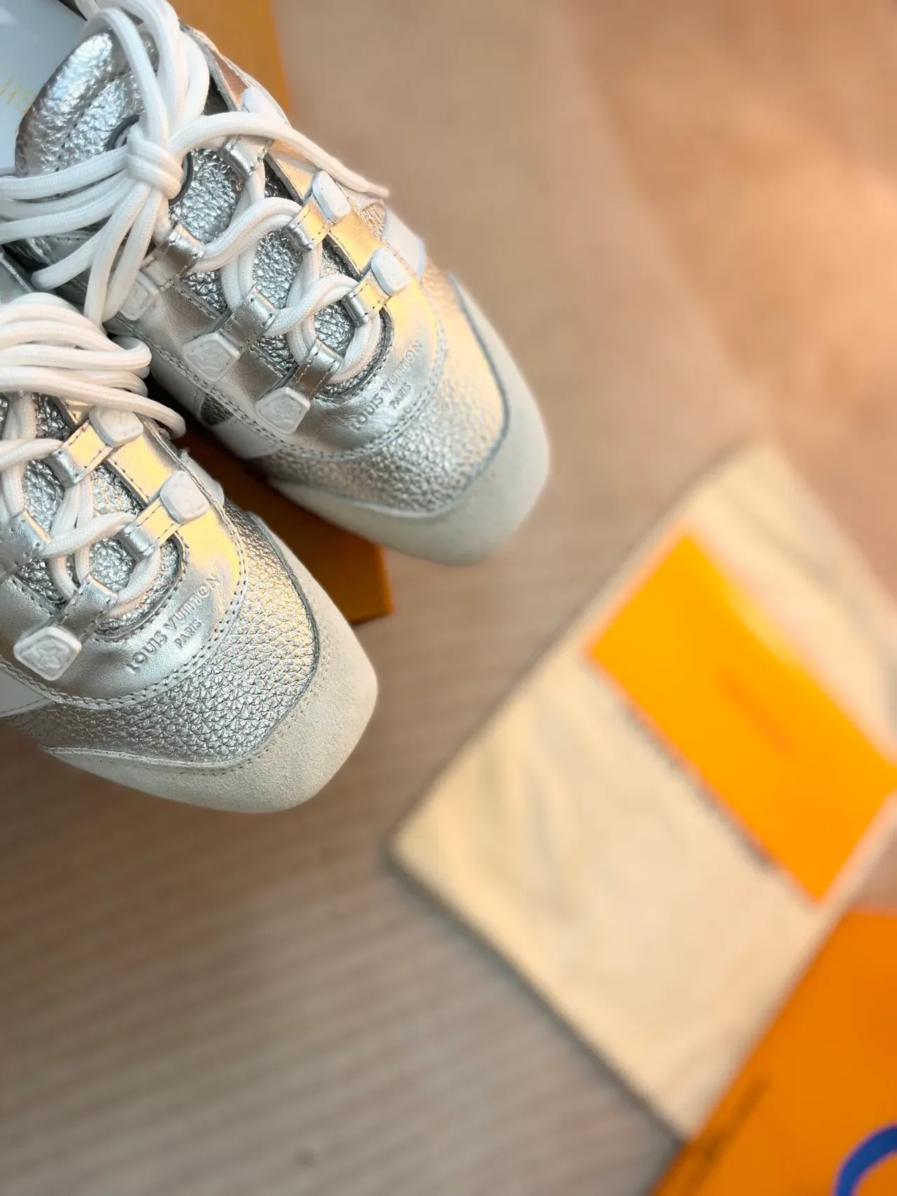 Louis Vuitton Sneakers Mule Argent Blanc Cuir Métallique Talon Ouvert 3