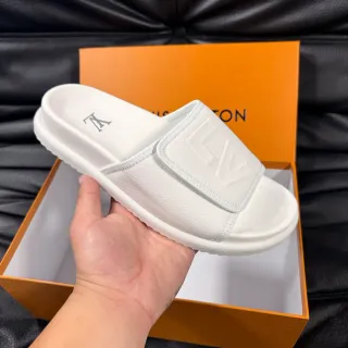 Louis Vuitton 白色压花花押字带拖鞋