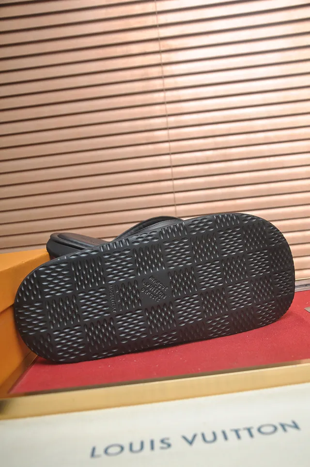 Louis Vuitton Slippers Black Leather Thong Slipper 4