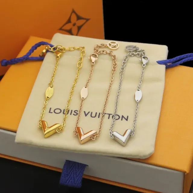 Louis Vuitton V-Shaped Gold Beige Chain Pendant Necklace 2
