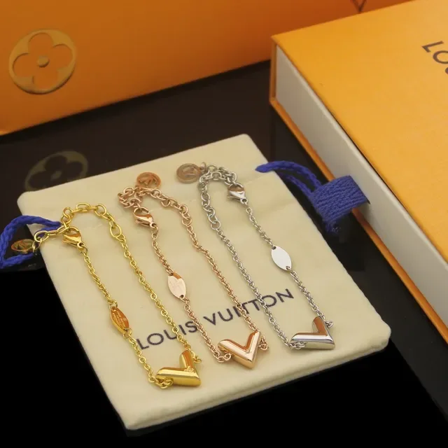 Louis Vuitton V-Shaped Gold Beige Chain Pendant Necklace 3