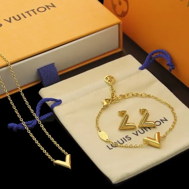 Louis Vuitton V-Shaped Gold Beige Chain Pendant Necklace 8