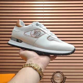 Louis Vuitton Zapatillas Lifestyle Blancas y Beige de Cuero y Malla Superior con Panel Lateral Monogramado