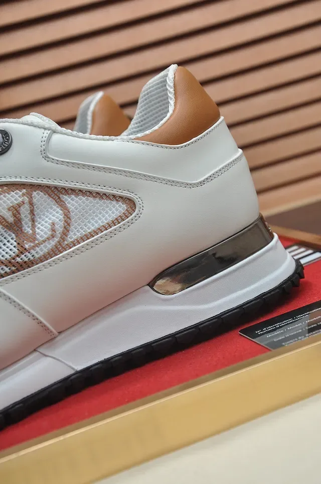 Louis Vuitton Tênis Lifestyle Branco Bege de Couro e Malha Superior com Painel Lateral Monogramado 9