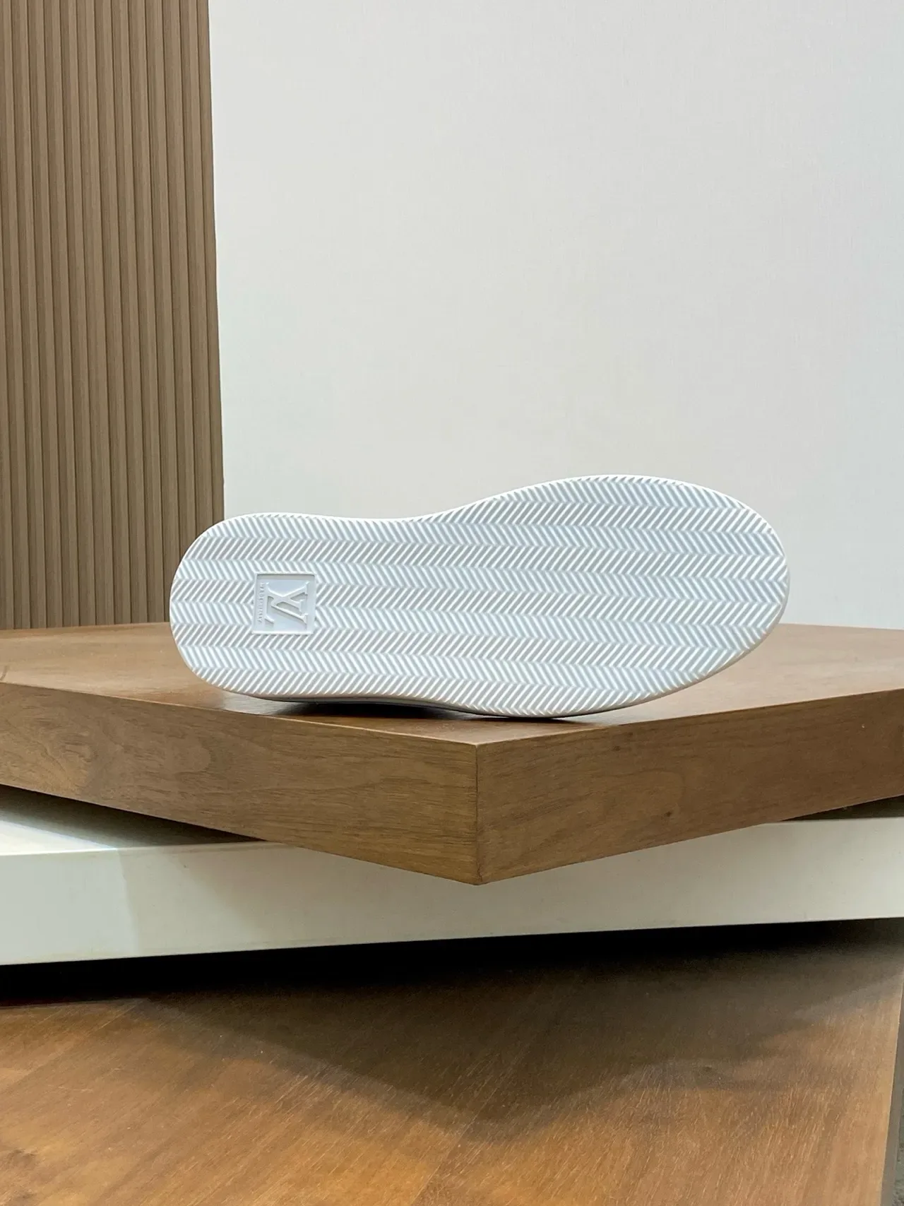 Louis Vuitton 白金 低帮 单色 生活方式 运动鞋 2