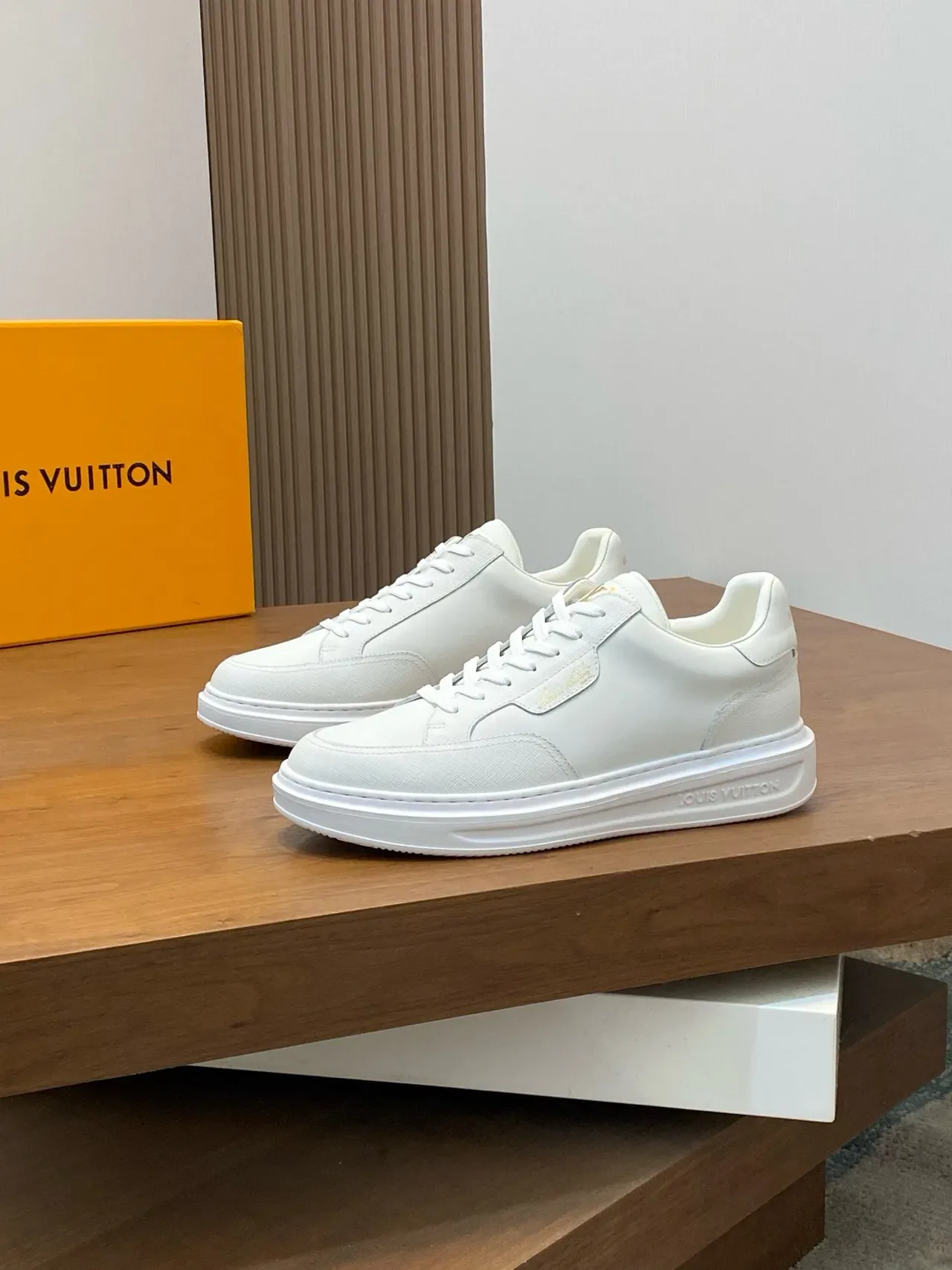 Louis Vuitton 白金 低帮 单色 生活方式 运动鞋 4