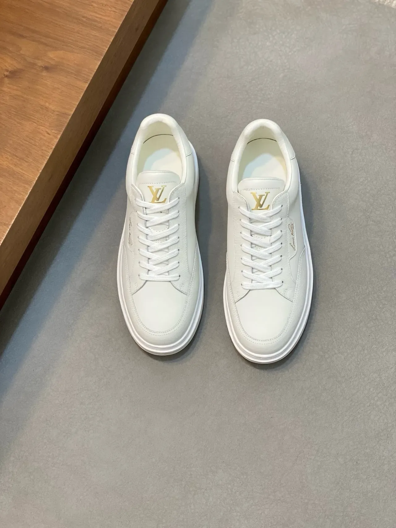 Louis Vuitton 白金 低帮 单色 生活方式 运动鞋 5