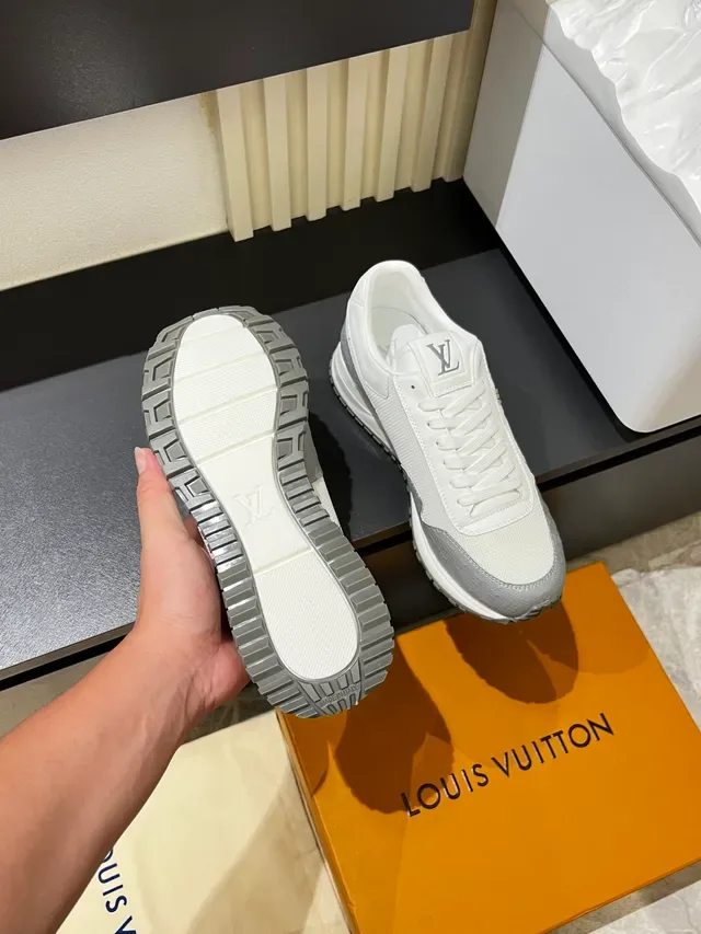 Louis Vuitton Tênis Lifestyle Branco e Cinza Low-Top Monogramados 3