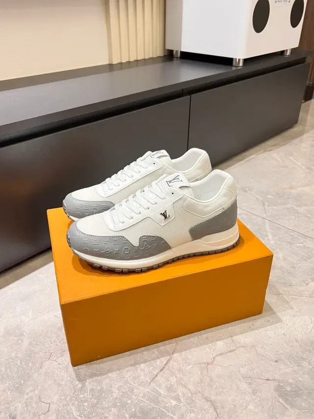 Louis Vuitton Tênis Lifestyle Branco e Cinza Low-Top Monogramados 4