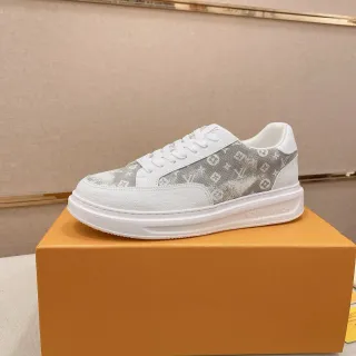 Louis Vuitton Zapatillas Lifestyle Blancos y Grises Low-Top Monogramados Panel Textil