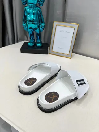 Louis Vuitton White Leather Single-Strap Platform Slippers 2
