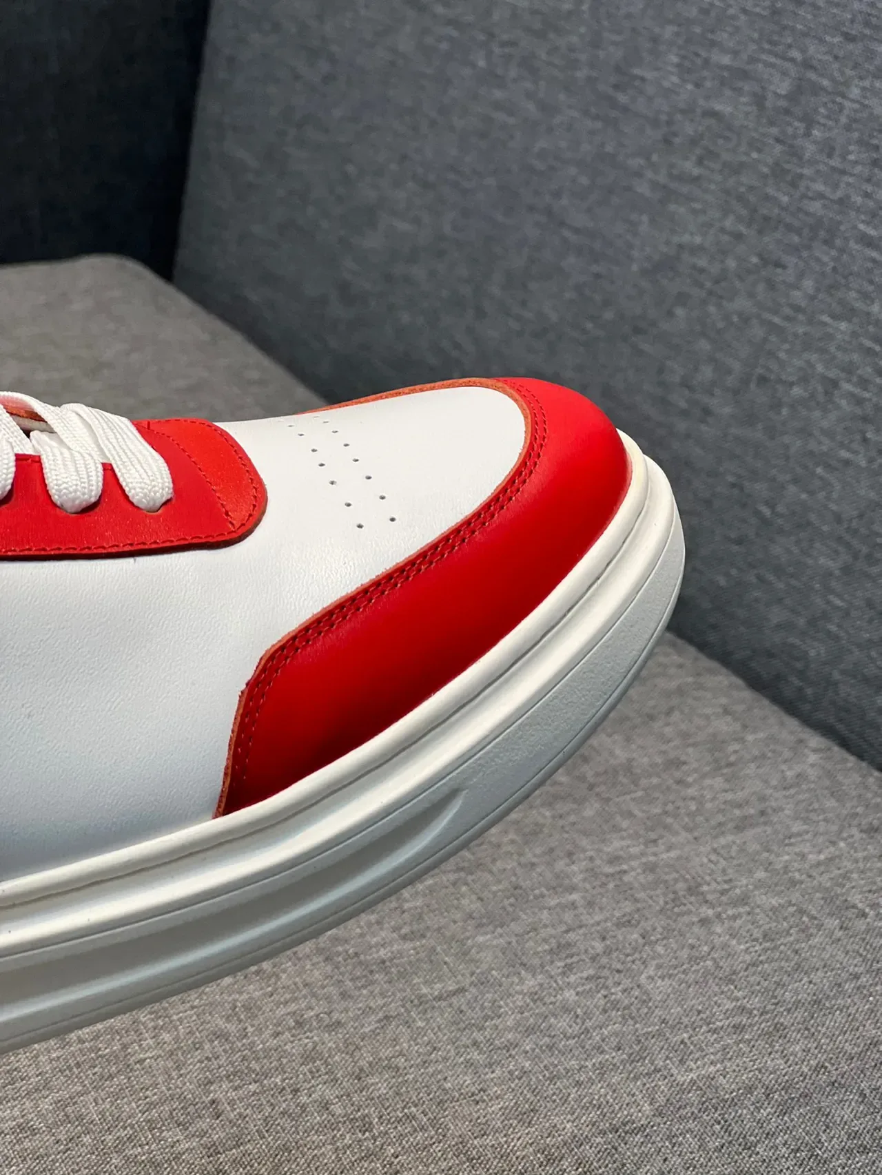 Louis Vuitton White Red Low-Top Leather Upper Lifestyle Sneakers 3