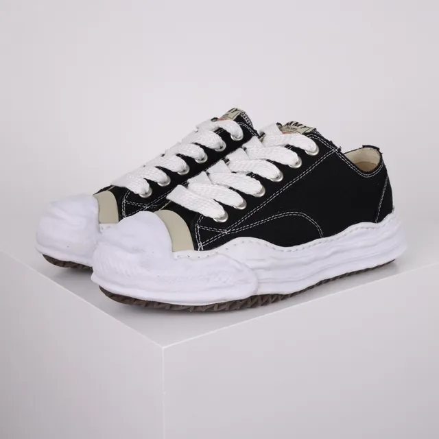 Maison Margiela Tabi 黑色帆布分趾生活方式运动鞋 2