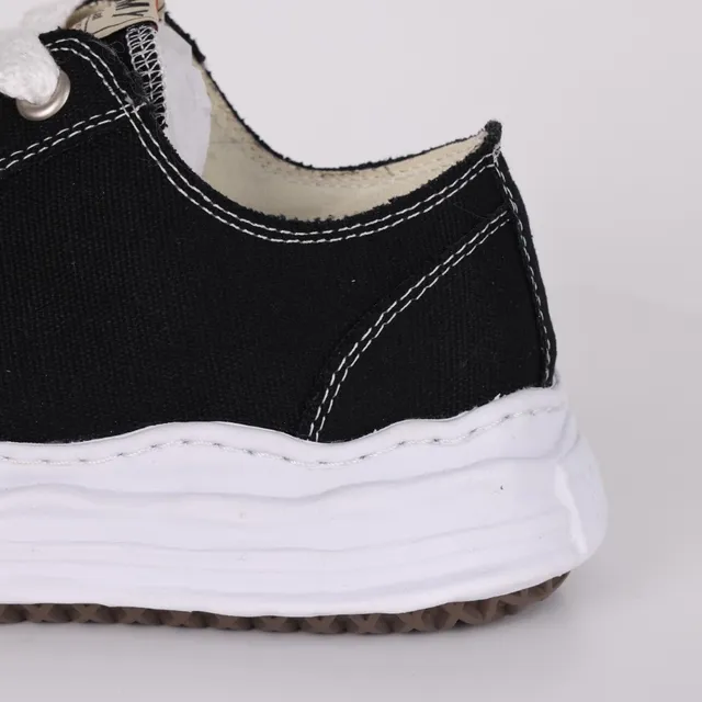 Maison Margiela Tabi 黑色帆布分趾生活方式运动鞋 4