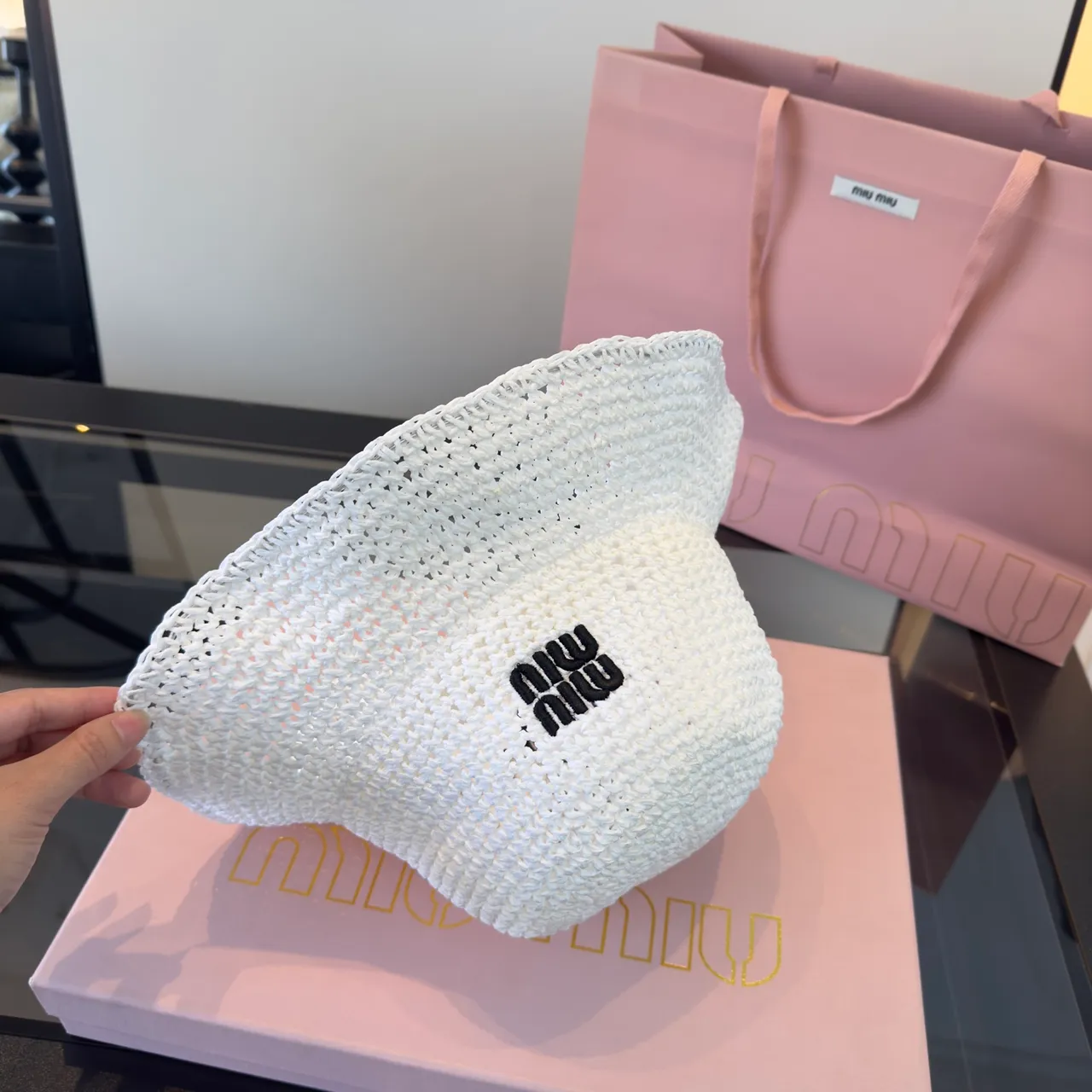 Miu Miu crocheté Logo chapeau bucket 3