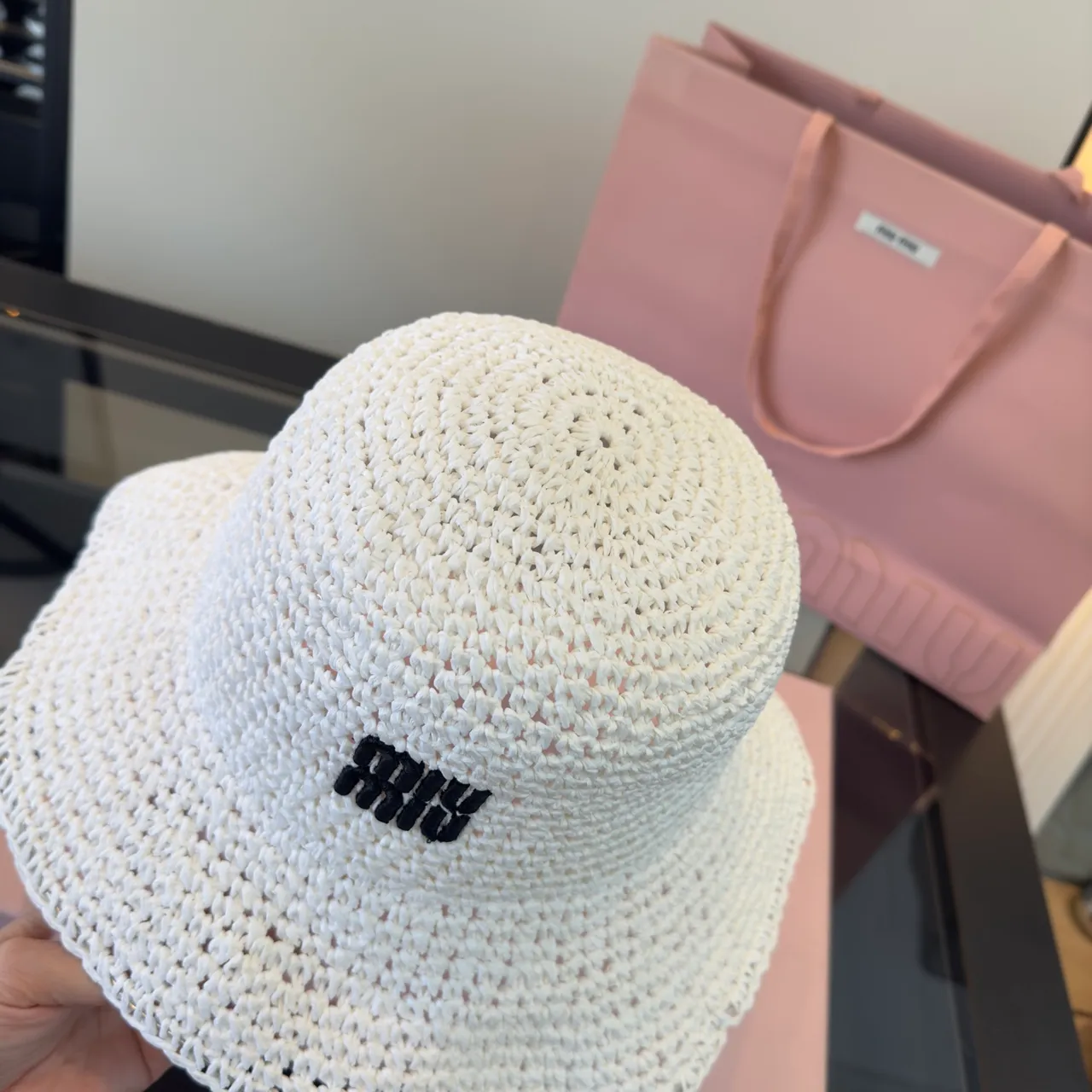 Miu Miu crocheté Logo chapeau bucket 4