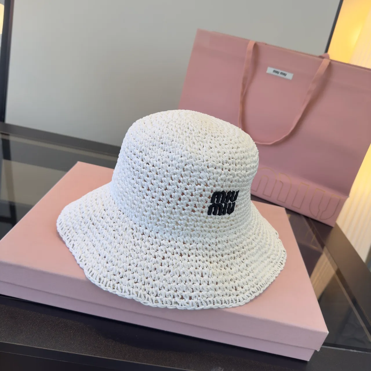 Miu Miu crocheté Logo chapeau bucket 5
