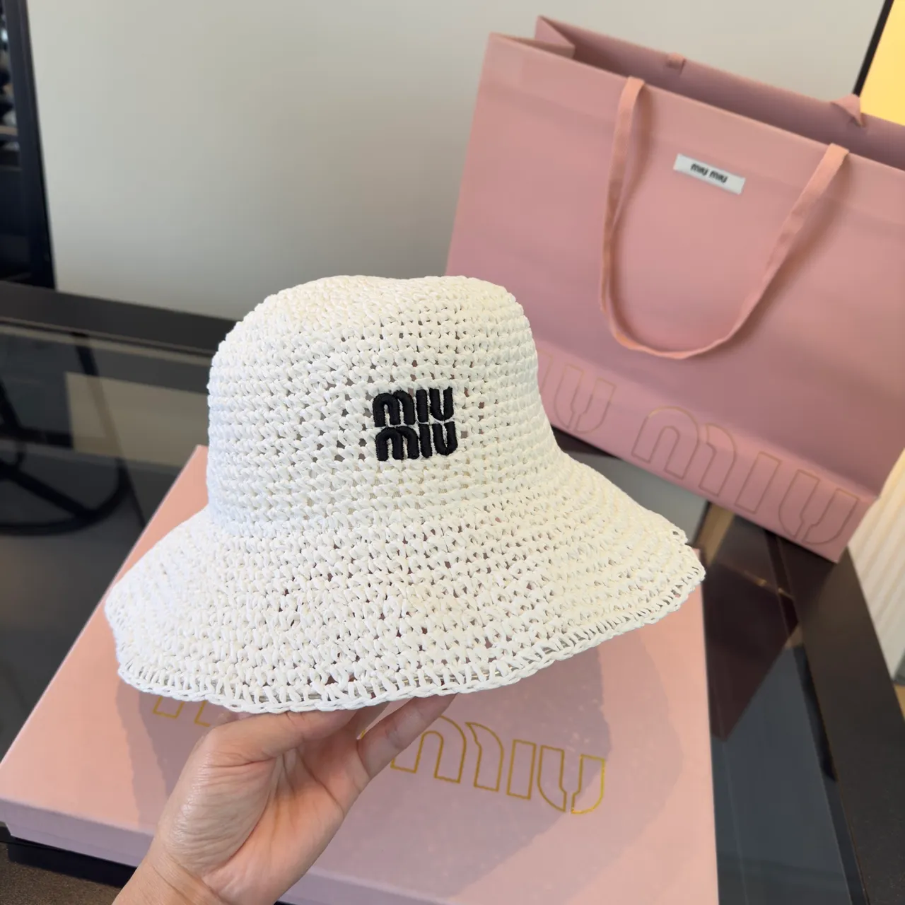 Miu Miu crocheté Logo chapeau bucket 7