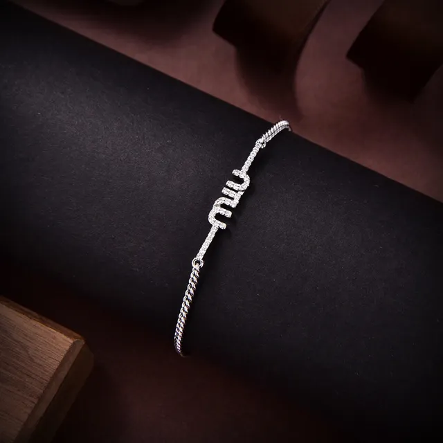 Miu Miu قلادات سلسلة ذهبية وفضية مع نقش حرف كريستال 2