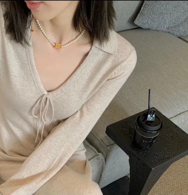 Miu Miu লোগো পার্ল নেকলেস সাদা এবং সোনালি হার 3