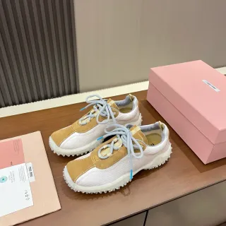 Miu Miu Wander 双色调网布和麂皮生活方式运动鞋