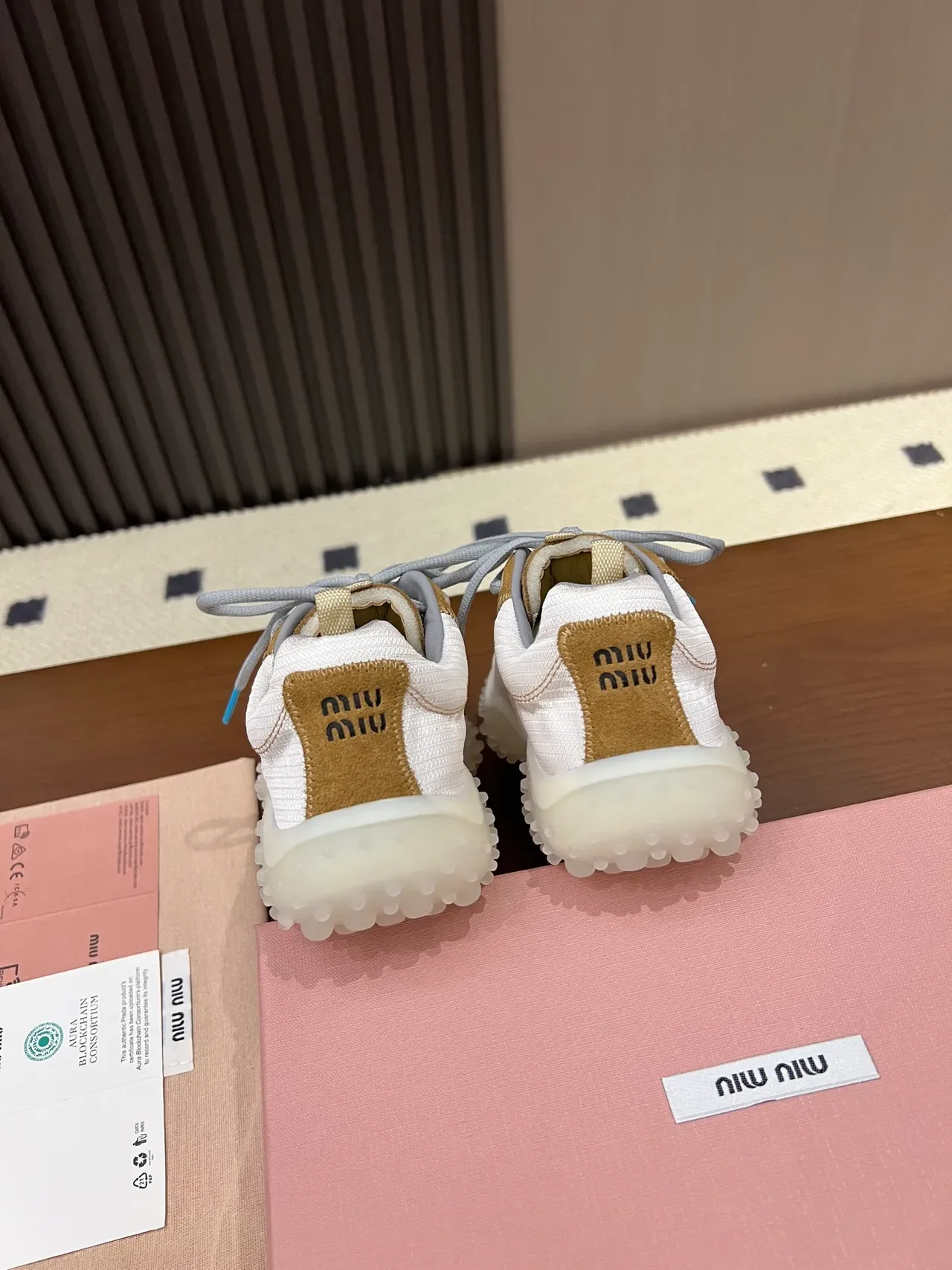 Miu Miu Wander 双色调网布和麂皮生活方式运动鞋 2