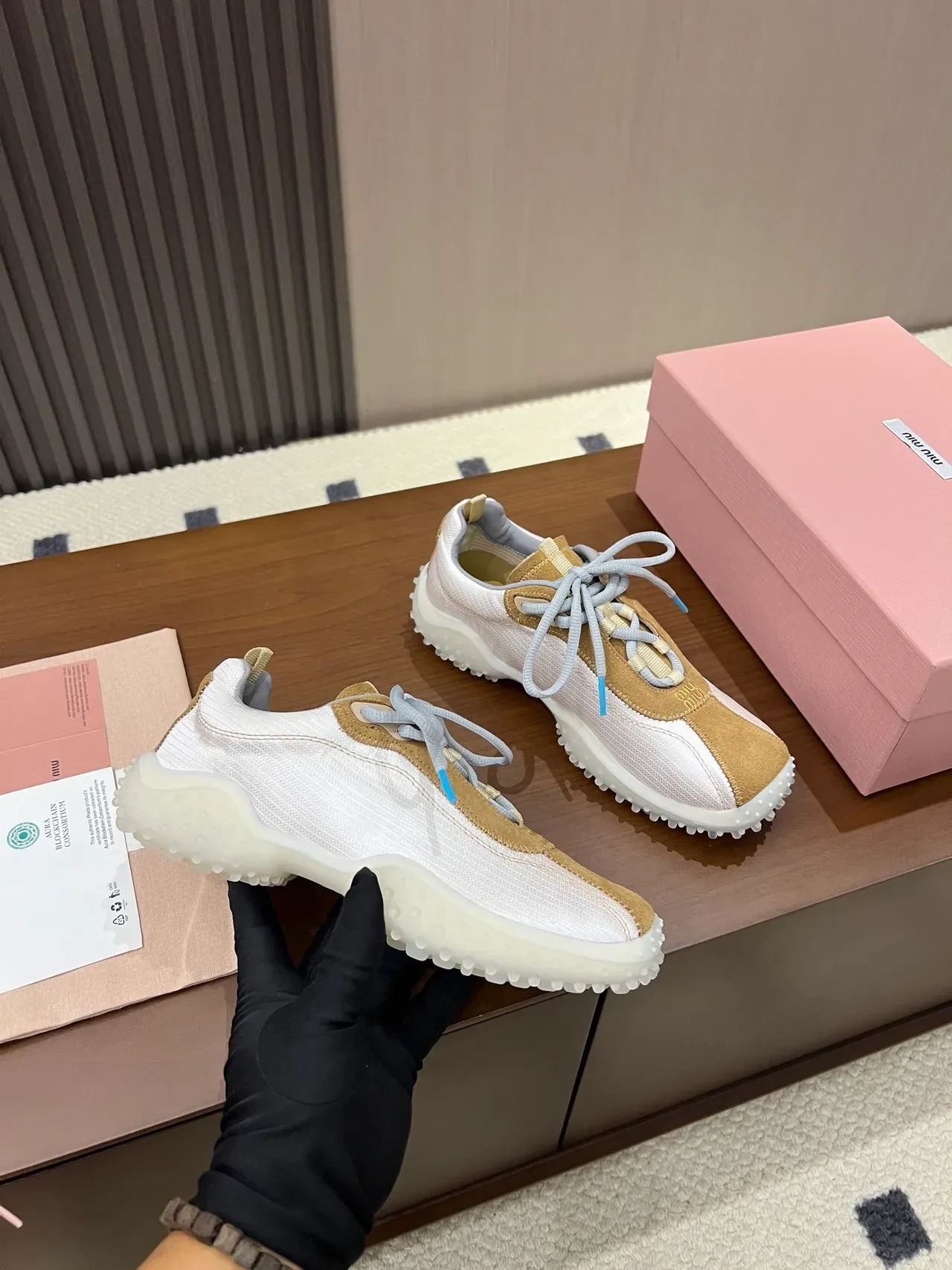 Miu Miu Wander 双色调网布和麂皮生活方式运动鞋 3