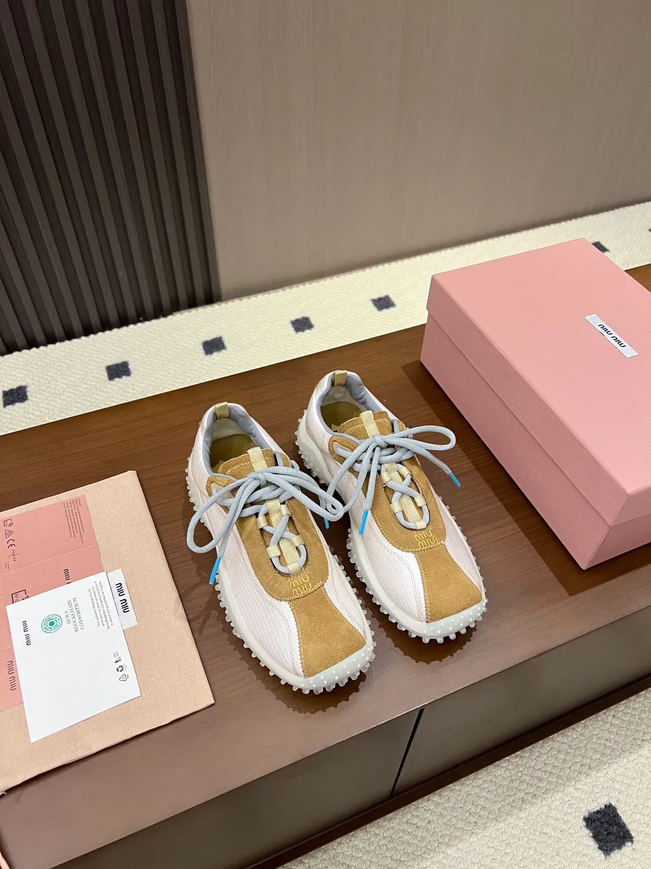 Miu Miu Wander 双色调网布和麂皮生活方式运动鞋 4