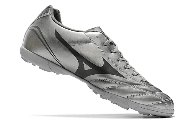 Mizuno Zapatos de fútbol indoor de cuero sintético negro y rojo, low-cut, con cordones y parte superior de cuero sintético 8