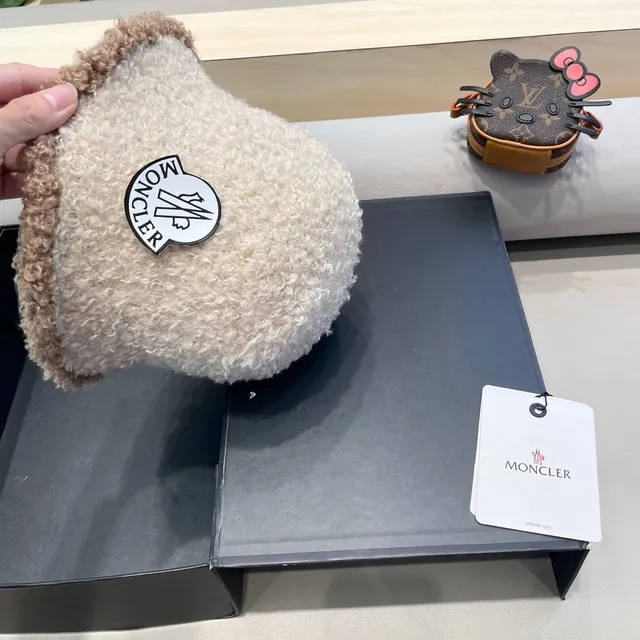 Moncler Fuzzy Beige Bucket Hat 2