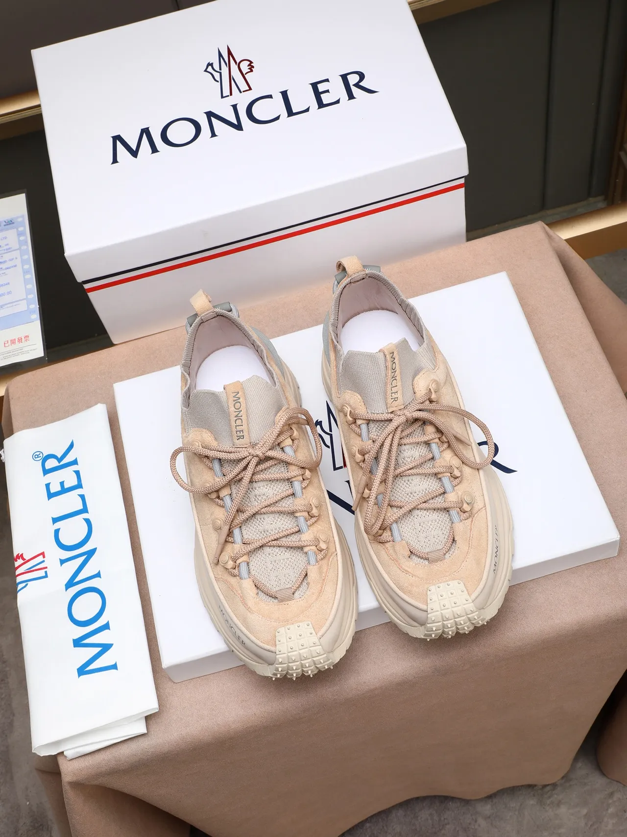 Moncler Grenoble Beige Gray حذاء رياضي مع كعب سميك مستوحى من المشي للنزهة 2