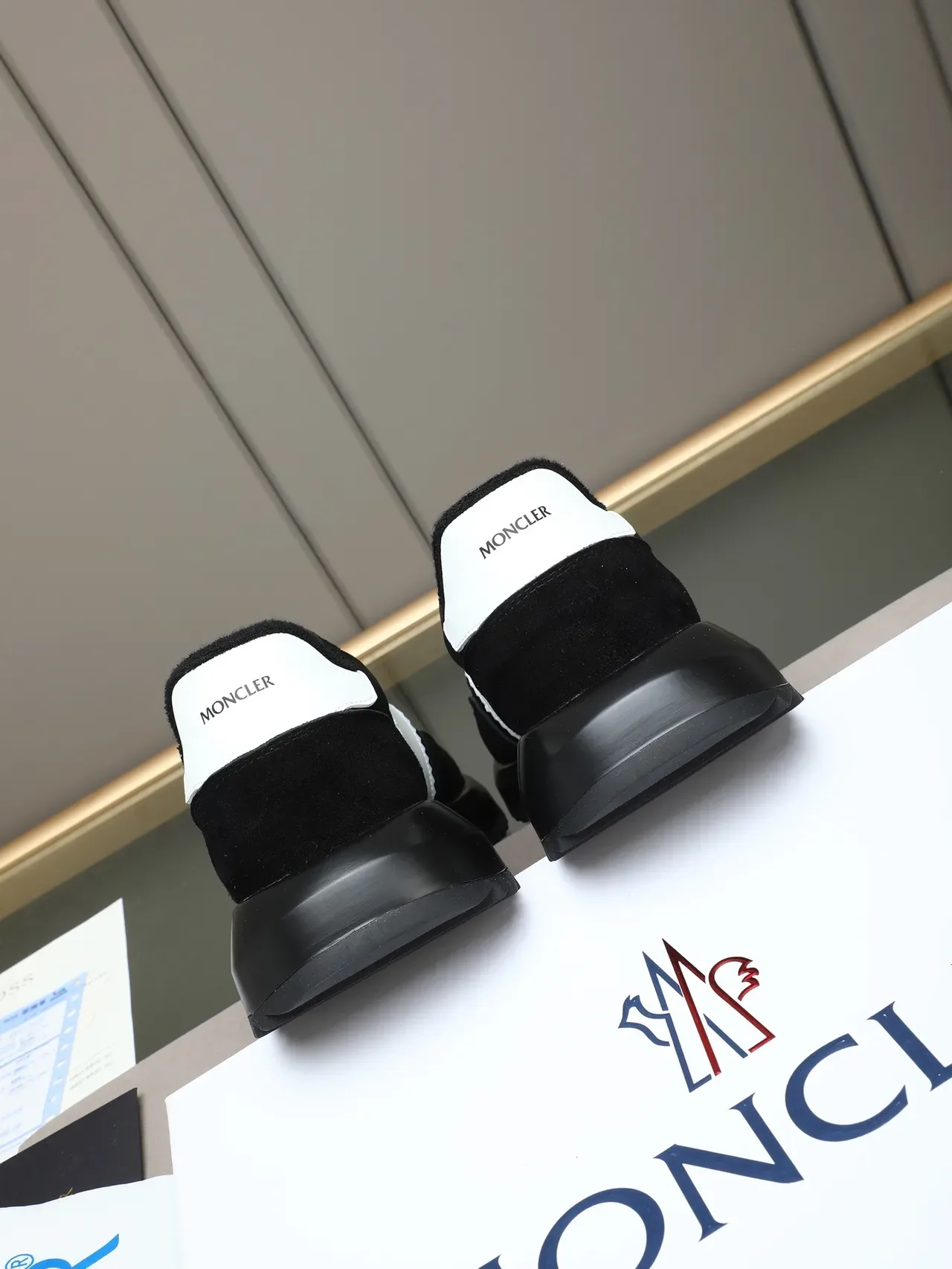 Zapatillas Moncler Lifestyle Negro y Blanco de Ante y Textil Low-Top 3