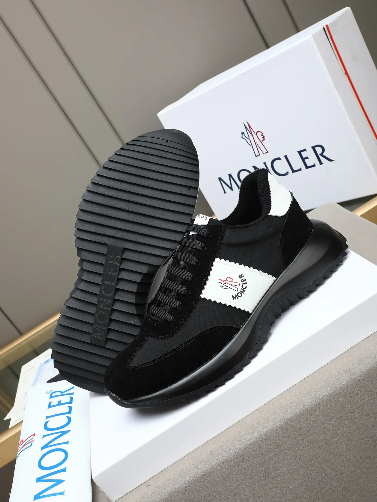 Zapatillas Moncler Lifestyle Negro y Blanco de Ante y Textil Low-Top 4
