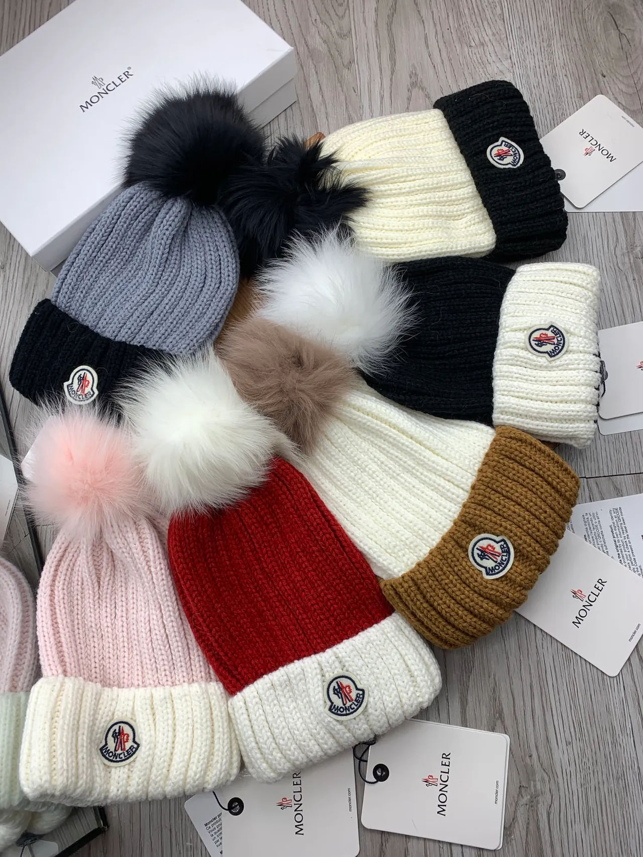 Moncler Rosa Beige Tejido Acanalado Puño Contrastante Gorro 3