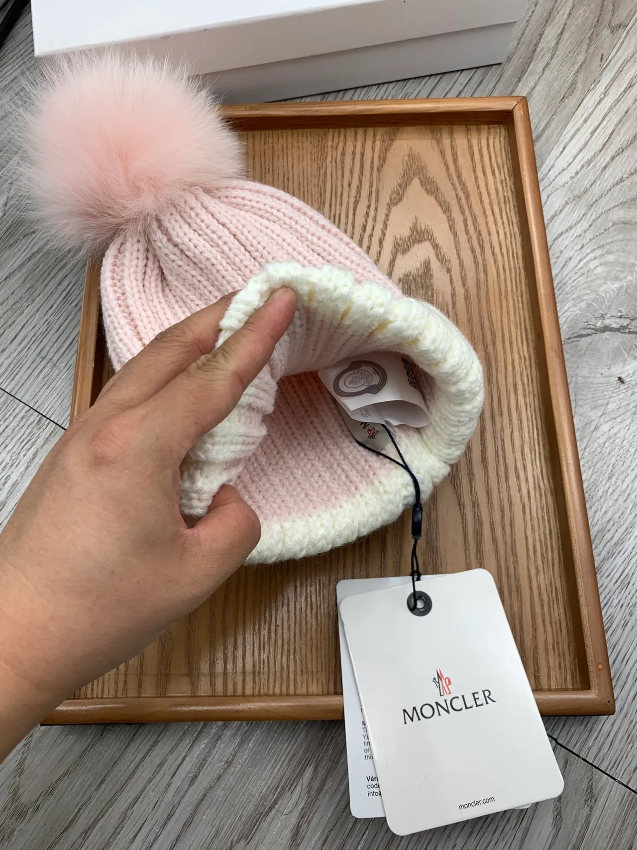 Moncler Rosa Beige Tejido Acanalado Puño Contrastante Gorro 4