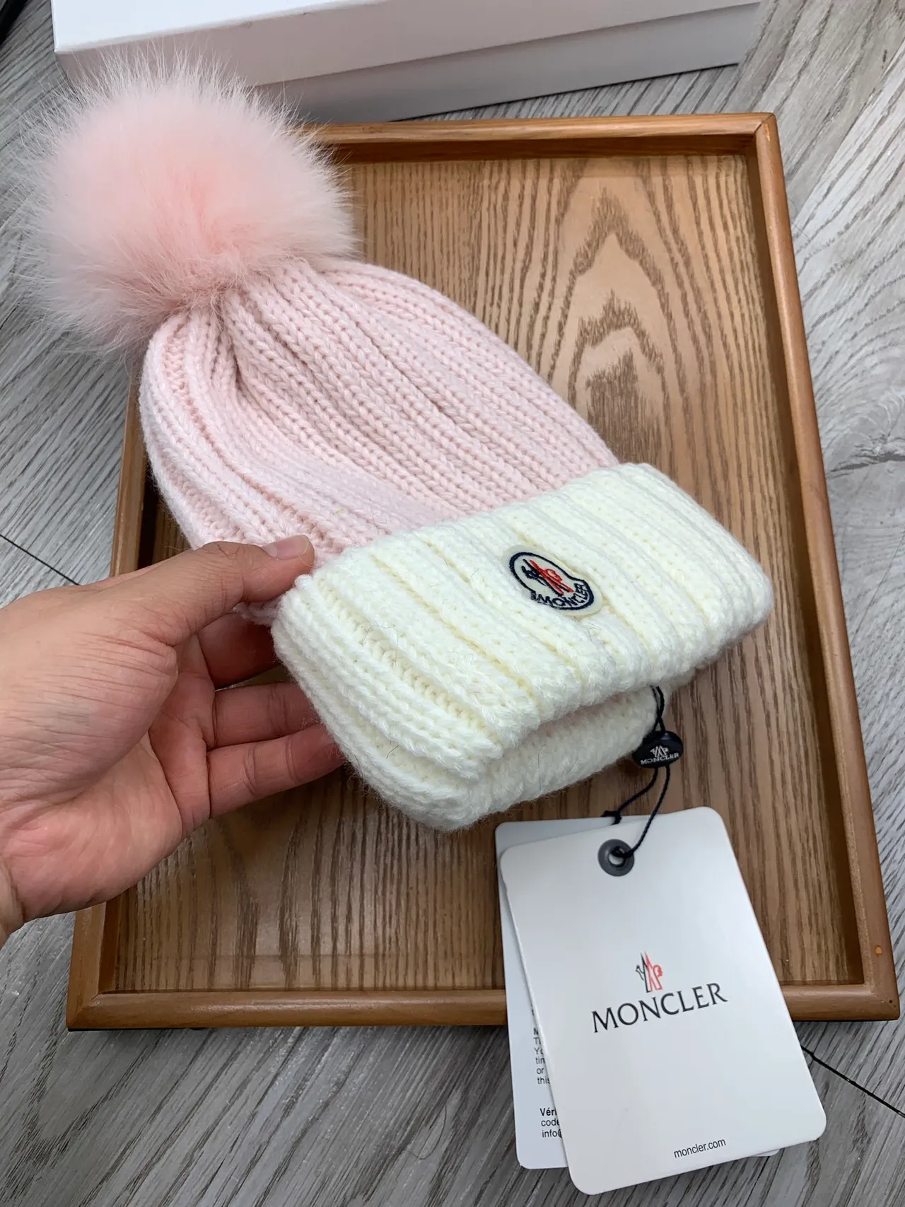 Moncler Rosa Beige Tejido Acanalado Puño Contrastante Gorro 5