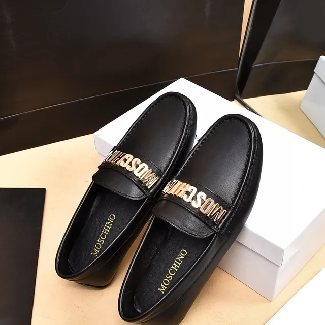 Mocassins en cuir noir avec sangle logo Moschino 4