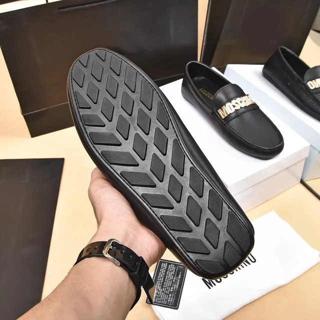 Mocassins en cuir noir avec sangle logo Moschino 5