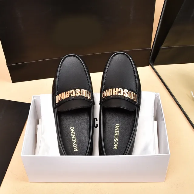 Mocassins en cuir noir avec sangle logo Moschino 9